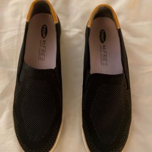 Dr. Scholl’s slip on sneakers